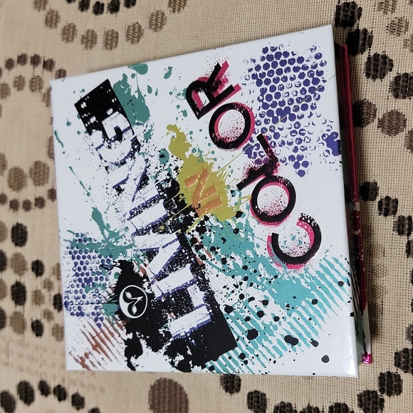 Hank & Henry Living in Color Eyeshadow Palette - Picture 1 of 3